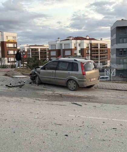 Arkadan Çarpma Zincirleme Kazaya Yol Açtı: 6 Yaralı