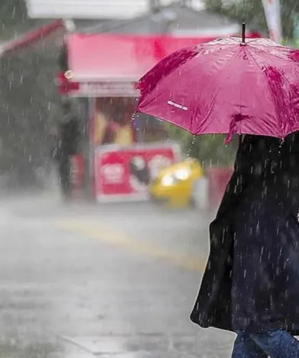 Eskişehir'de Sağanak Yağış Etkili Oldu