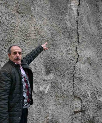 Alt geçidin beton bloklarındaki ayrılmalar tehlike oluşturuyor