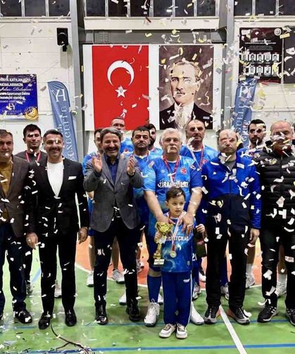 Hava Meydan Takımı kupayı kazandı