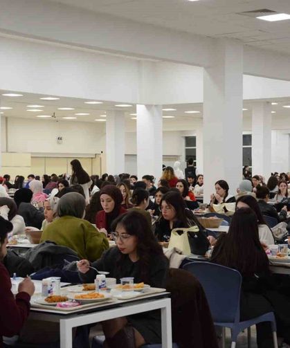 Öğrenciler Kadir Gecesi’nde Aynı Sofrada Buluştu