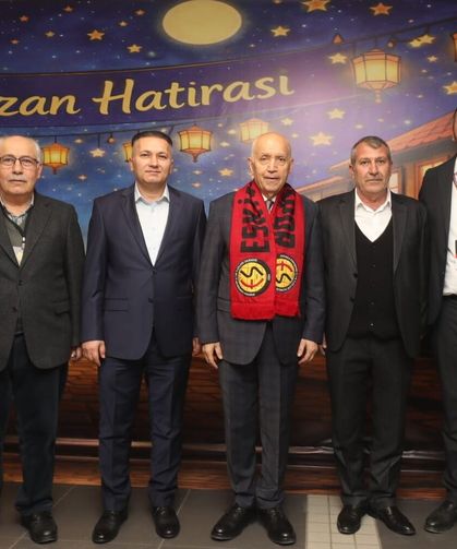 Maneviyat ve Sanat ESİDER İftarında Buluştu