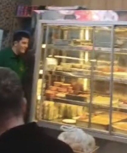 İftarda Lokantaya Giren Güvercin Panik Yarattı