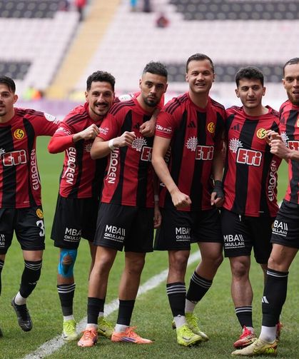 Eskişehirspor Sahada Satranç Oynadı: Kenar Yönetiminden Kritik Hamleler!