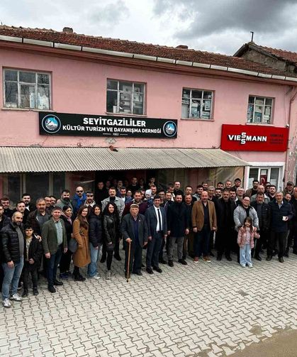 Seyitgazi’de genel kurulda Emrah Sur güven tazeledi.