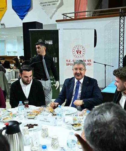 Vali Yılmaz, Kampüs İftarında Öğrencilerle Buluştu