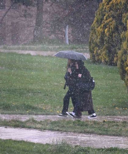 Nisan Yağmuru Kampüste Renkli Görüntüler Oluşturdu