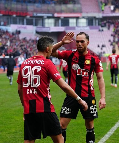 Eskişehirspor İlk Yarıya Hızlı Başladı: Goller Peş Peşe Geldi