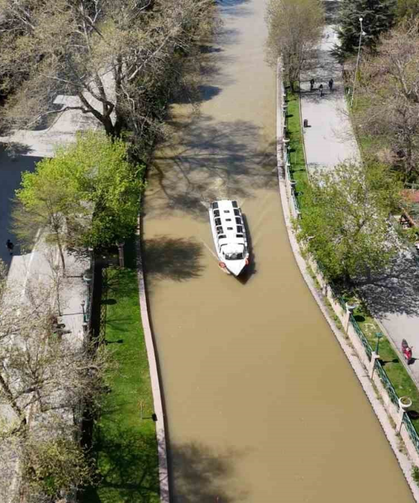 Çayın Rengi Değişti, Turistler Hayal Kırıklığı Yaşadı