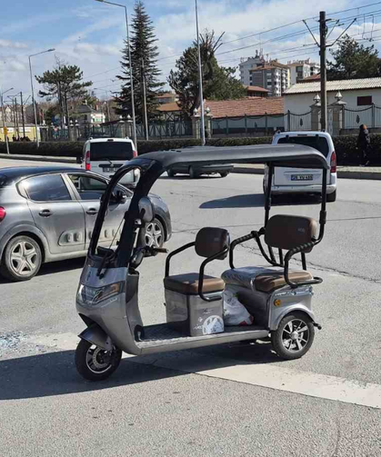 Elektrikli Araç Otomobille Çarpıştı