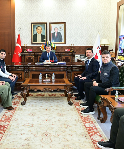 Vali Yılmaz, Kuruluşunun 13. Yılı Dolayısıyla İldeki Görevlileri Makamına Kabul Etti