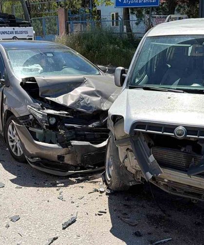 Eskişehir’de İki Araç Çarpıştı: 1’i Çocuk 5 Yaralı