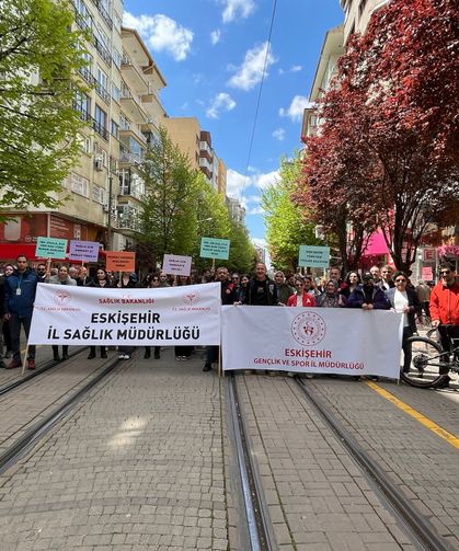Eskişehir'de Obeziteye Dikkat Çekmek İçin Yürüdüler