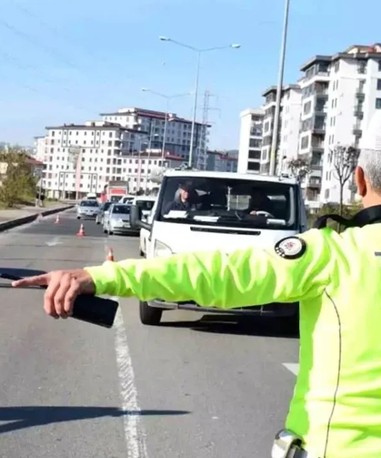 Nisan Ayında 112 Bin Araç Kontrol Edildi, Binlerce Ceza Kesildi