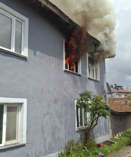 Seyitgazi'de Korkutan Ev Yangını