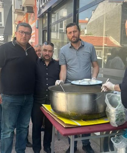 Aşağı Piribeyli Derneği'nden Vatandaşlara Aşure İkramı