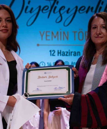 Anadolu Üniversitesi’nde İlk Diyetisyenler Mezun Oldu
