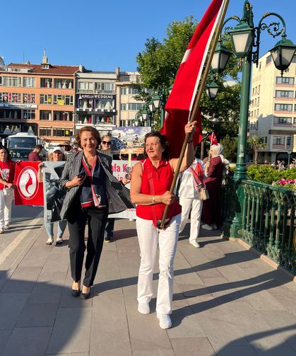 Eskişehir’de Cumhuriyet Kadınlarından Atatürk İçin Minnet Yürüyüşü