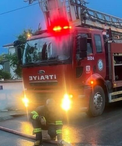 Eskişehir'de İtfaiye Ekipleri Yağış Mesaisini Sürdürdü