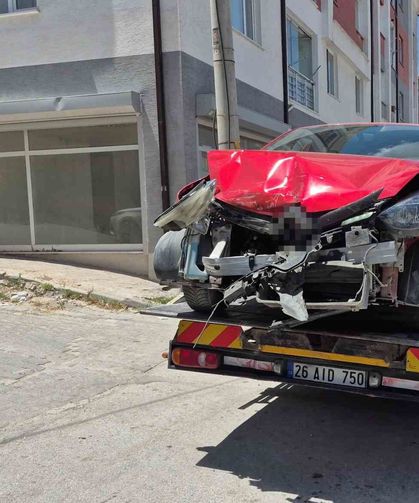 Eskişehir'de Korkutan Kaza: Alkollü Sürücü 5 Aracı Hurdaya Çevirdi
