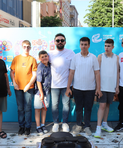 Özel Gereksinimli Bireylerden Alkış Alan Performans