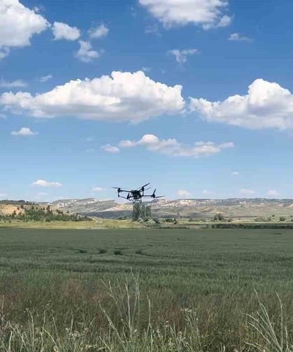 Eskişehir’de Tarlalar Dron Teknolojisiyle İlaçlandı