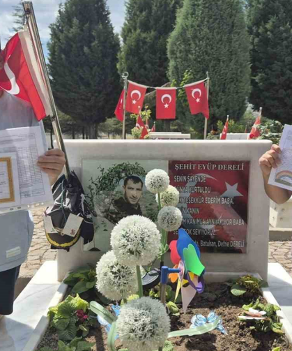 Takdir Belgesiyle Babasını Gururlandırdı