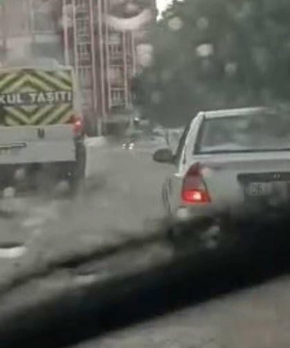 Sivrihisar’da Sağanak Yağış Hayatı Olumsuz Etkiledi