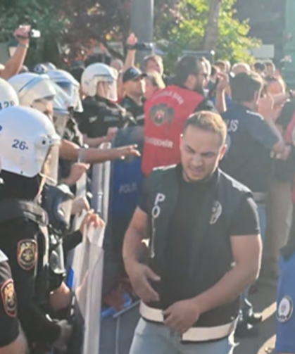 NATO Karşıtı Gösteriye Polis Müdahalesi
