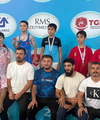Minik Güreşçiden Türkiye Derecesi