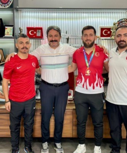 Eskişehir'e Güreşte Çifte Türkiye İkinciliği