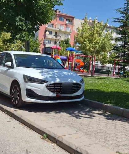 Eskişehir'de Bu Park Şekli Yayaları Zor Durumda Bıraktı
