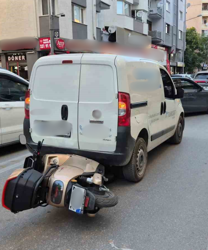 Eskişehir'de Motosiklet Hafif Ticari Aracın Altına Girdi
