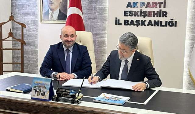 Bakan Yumaklı, AK Parti Eskişehir İl Başkanlığını Ziyaret Etti