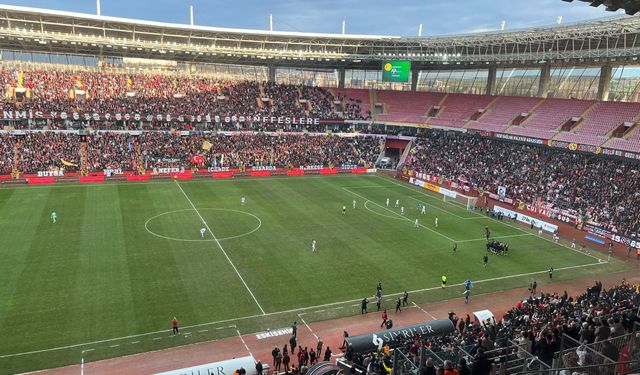 Şimşekler İlk Yarıda Fırtına Gibi Esti!