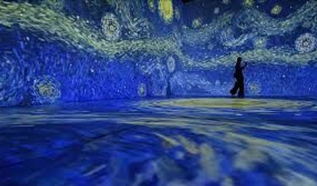 Yıldızlı Gece tablosunda yer alan büyük ağacın ismi nedir?