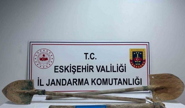 Eskişehir’de Define Avcıları Kaçak Kazıda Suçüstü Yakalandılar, Define Hayali Kabusa Dönüştü!