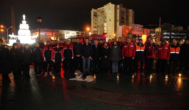 Tepebaşı’nda 04.17’de deprem şehitleri anıldı