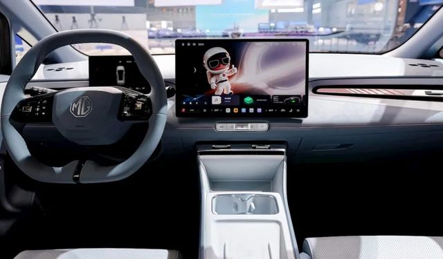 Dünyanın ilk yarı katı hal bataryalı otomobili yollarda: MG4 sahneye çıktı