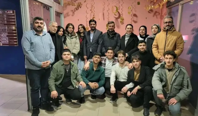 "Orada tek bir gariban var mı?" sorusuna gençlerden tokat gibi cevap: "O bizim vekilimiz değil, ablamız!"