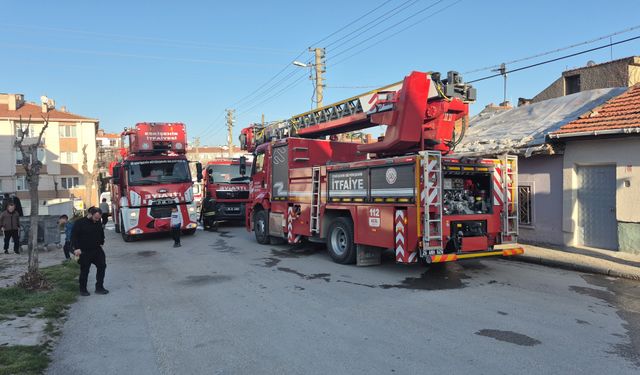 Yeşiltepe Sokaklarında Korku Dolu Gece: Alevler Mahalleyi Esir Aldı
