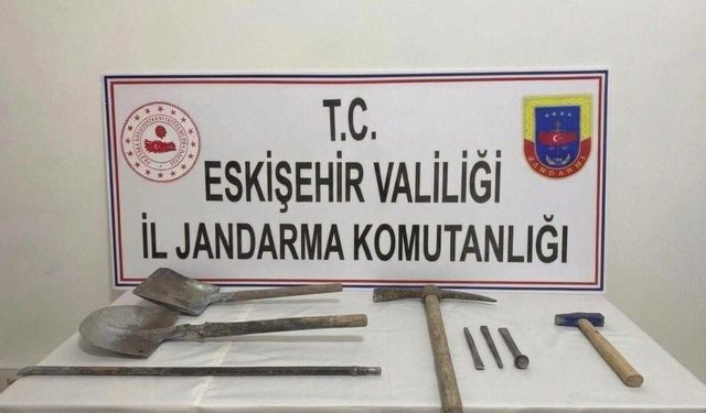 Eskişehir’de 3 defineci suçüstü yakalandı