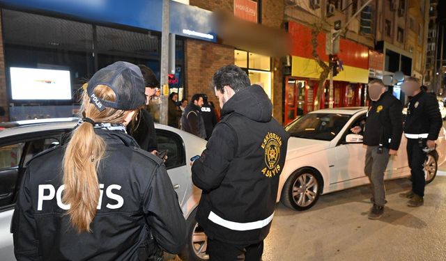 Eskişehir’de Polis Gece Mesaisinde Yüzlerce Kişiyi Sorguladı