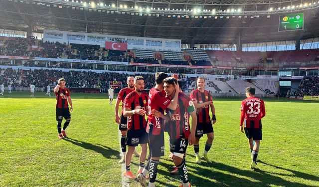 Eskişehirspor Bornova 1877 Maçında İlk Yarıda Şov Yaptı