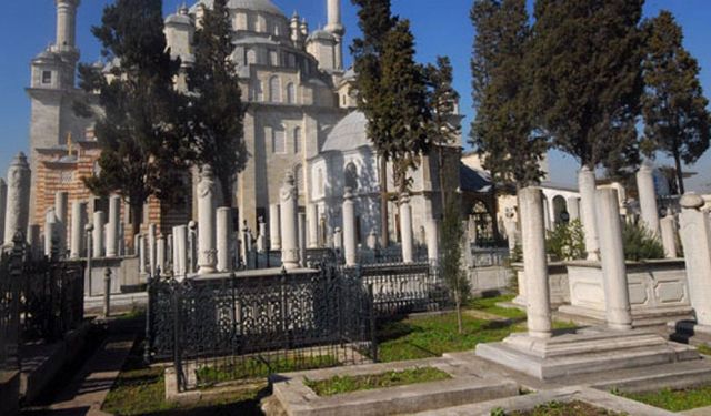 Kadir Topbaş Neden Fatih Camiine Gömüldü?