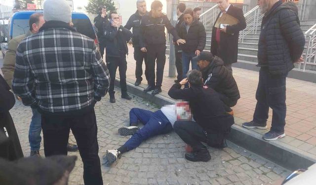 Kendisine istismarda bulunduğunu iddia ettiği şahsı duruşma sonrası bıçakladı