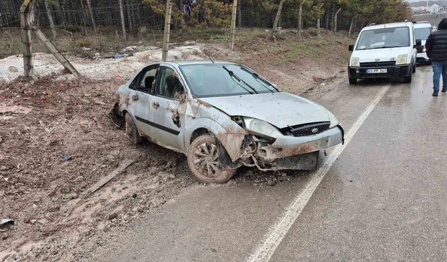 Seyitgazi Yolu’nda Korkutan Kaza: Araç Hurdaya Döndü