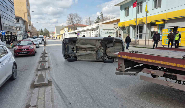 Arabası Yan Yattı, Şans Eseri Yara Almadı