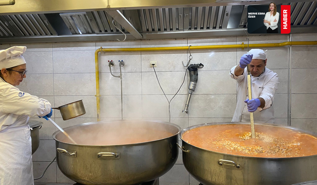 Aşevi Her Gün Binlerce Kişiye Sıcak Yemek Ulaştırıyor