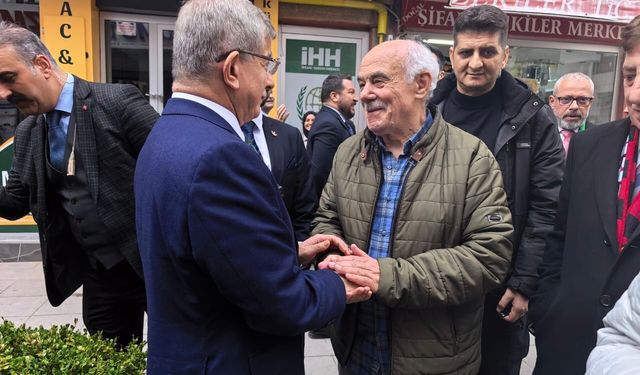 Davutoğlu, Reşadiye’de Eskişehir Esnafıyla Buluştu